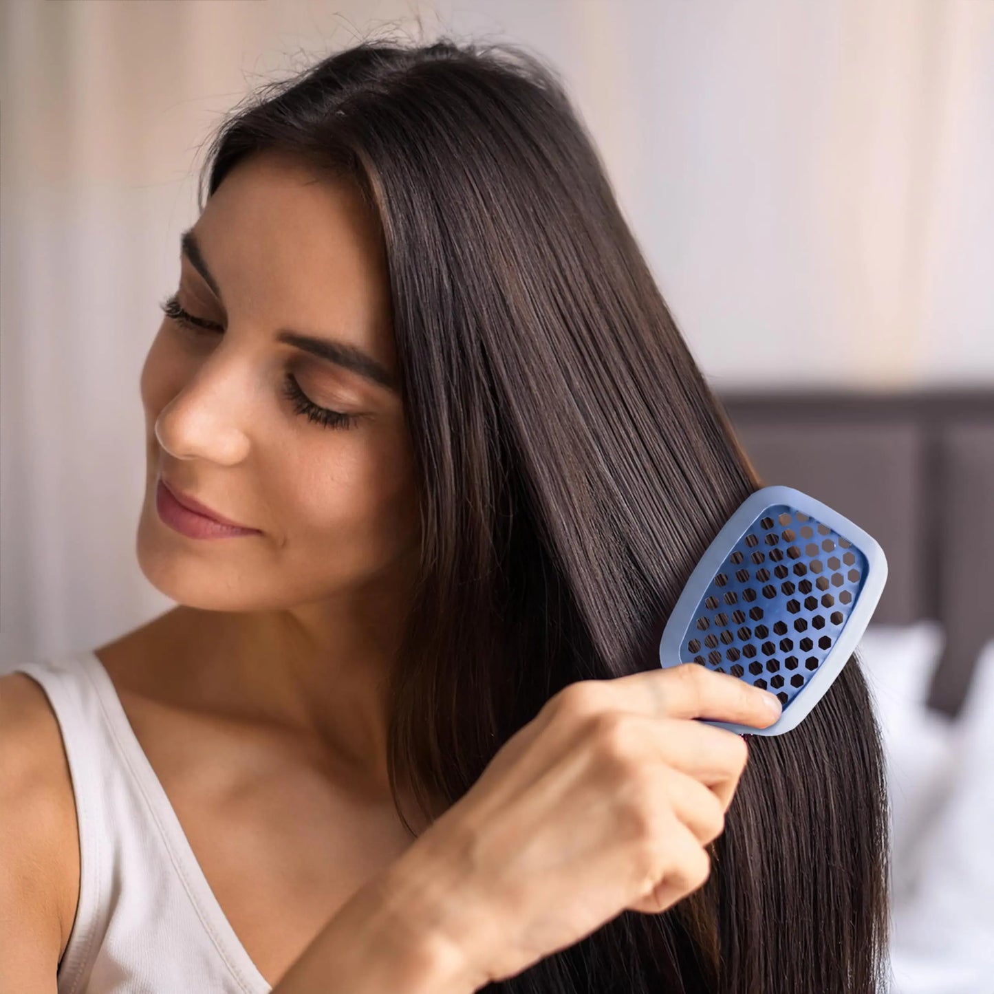 FHI Heat UNbrush Mini Detangler Brush for Pain-Free Brushing on All Wet or Dry Hair Types — Durable Duoflex Anti-Static Bristles, Lightweight Handle, Vented Mini Hair Brush Periwinkle Light Blue